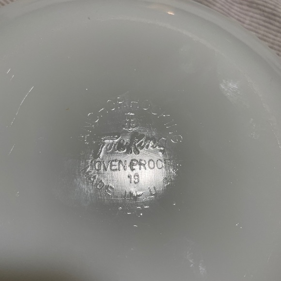 Vintage Anchor Hocking Fire King 433 Bounty Garden 1 1/2-Quart Oval Casserole - Picture 3 of 3